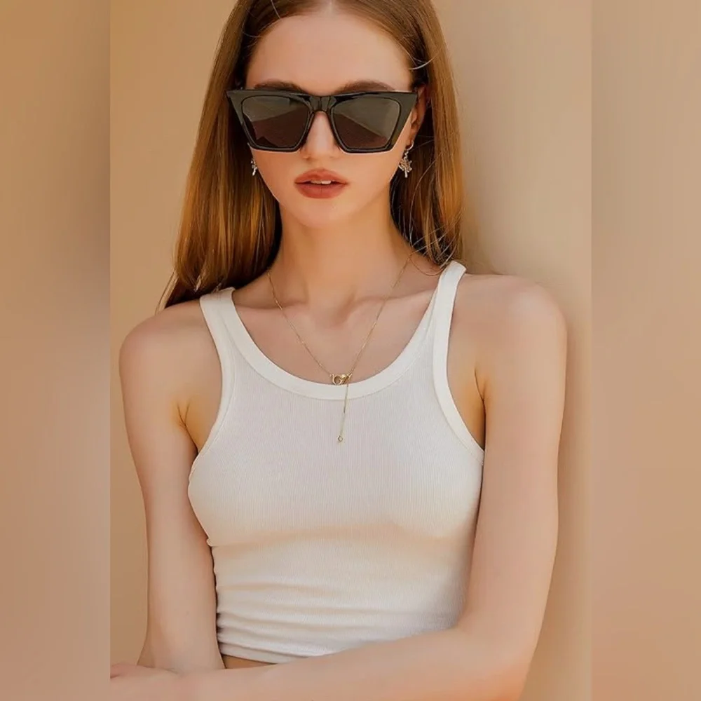 Feisedy Black lightweight cat eye  Sunglasses